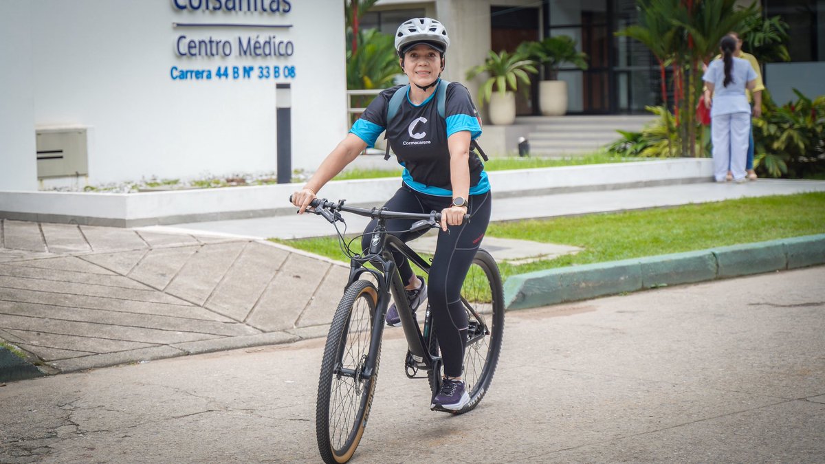 CORMACARENA's tweet photo. ��Movernos de forma sostenible también es una manera de proteger nuestro territorio.

Hoy, en el Día Mundial de la Bicicleta, nuestros colaboradores llegaron pedaleando hasta la Corporación, una acción que promueve el cuidado del ambiente y los hábitos saludables 💚

#Cormacarena https://t.co/fLa3Clmjsb