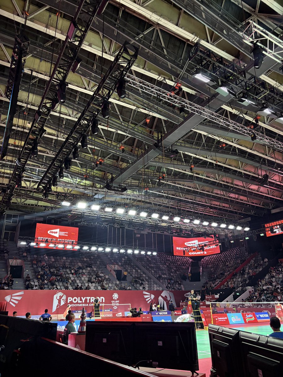 bedmintons's tweet photo. @inisiafi kak aku br nonton Indonesia Open 2023 &amp; 2024 yg sponsornya bukan Djarum

pas 2026 ini nonton lagi jujur kaget banget 😭😭 bener bener bagus, harga tiketnya jd lebih murah lagi, banyak activities, bag checking juga bener” di pintu masuk court, ga pnya tiket msh bisa ikut game https://t.co/ikp29RQeOr