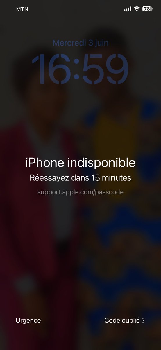SamsonAkp12's tweet photo. Vous avez aussi souvent ce problème en déposant seulement votre IPhone 🤔? https://t.co/sY9D8eoiqA