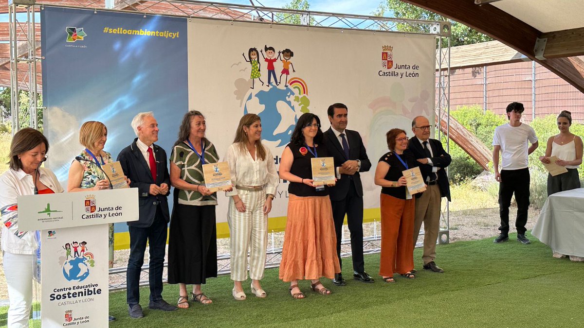 jcsquinones's tweet photo. Con estas nuevas distinciones, Castilla y León cuenta ya con 138 centros educativos que desarrollan programas estables de #sostenibilidad, #educación ambiental y #cuidado del entorno. https://t.co/uPzFPhwra7