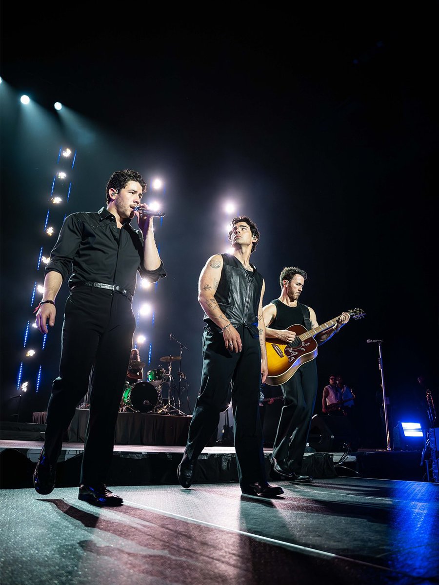 hellojobros's tweet photo. 🎭 | Em entrevista ao The New York Times, Nick Jonas afirmou que deseja criar um jukebox musical utilizando as músicas dos Jonas Brothers para contar uma história inédita. 😍❤️ https://t.co/qAt5X4vjo4