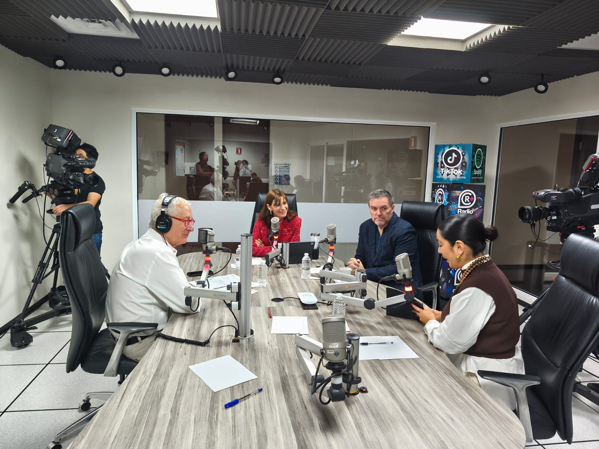 NoticiaCongreso's tweet photo. 🎙️🚨#SitioAbierto #AlAire
🛑#ReformaElectoral
🛑#InjerenciaExtranjera

🎧Los temas de la agenda legislativa a debate con el periodista @JavierSolorzano en la voz de sus protagonistas.

Hoy en cabina:
➡️Diputada Vianey García Romero #Morena
➡️Diputada Maribel Martínez Ruiz #PT
➡️Diputado Federico Döring Casar #PAN
Conéctate 👉https://t.co/aWIr2o0RCt
@FDoringCasar 
@vianeygarciar_ 
@maribelmruiz