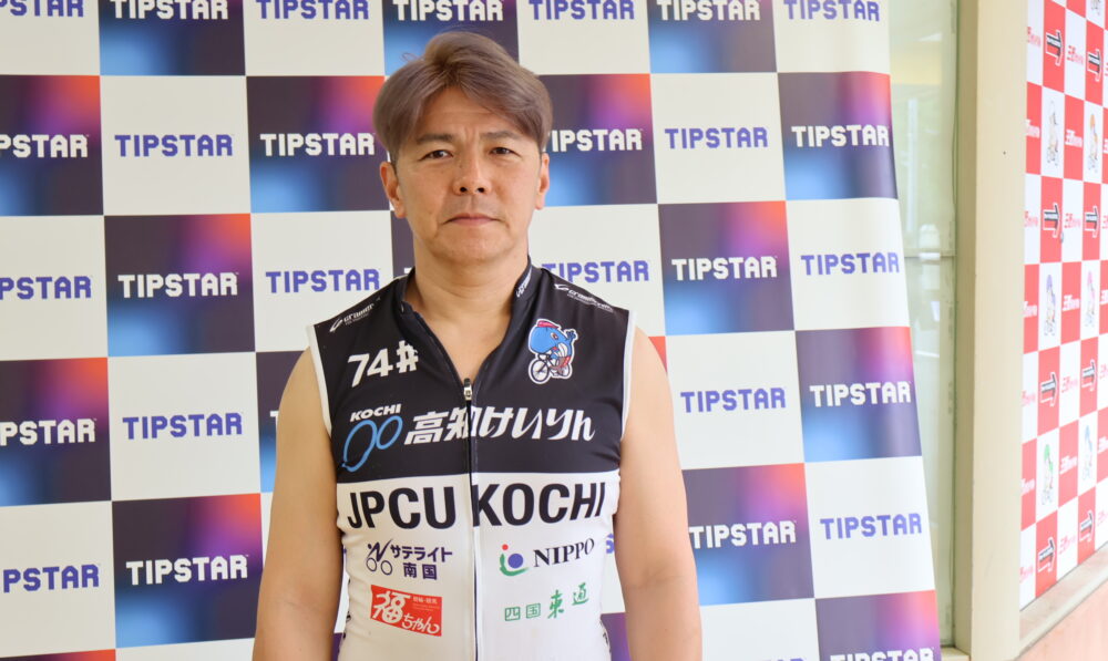 keirin_web's tweet photo. 直送！競輪場便りfrom玉野競輪場　
＃森下忠夫選手（高知69期）

息子と同じ開催で走りたい――森下忠夫、父として、選手として

https://t.co/evWqfevy86 https://t.co/KklvG8VAr7