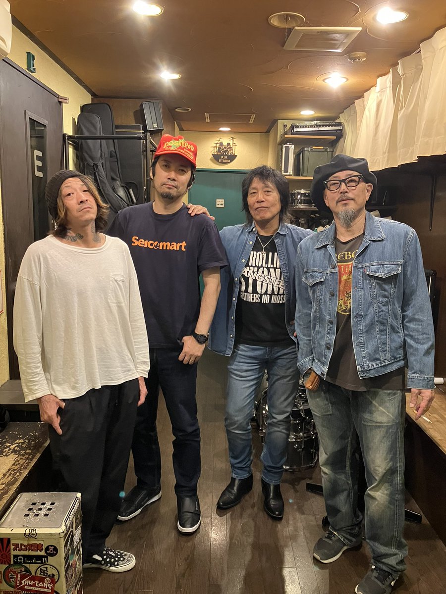 WOLF197718's tweet photo. 心がワクワクする事200%‼️

東京直撃ライヴ！
6月5日(金) 吉祥寺 GB
【ROCK JOINT GB 18th Anniversary～69 Paradise‼︎】
出）
・WOLF the ROCKS
(G.シズヲ・B.Chikun・Dr.MASA)
・REGINA
・ササキカズヤwithシルバープラネッツ
open 18:30/ start 19:00
adv.3,500yen/ door.4,000yen
(+1drink) https://t.co/AyPfmhZE8N