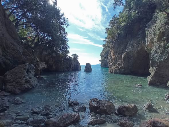 PMontemarcello's tweet photo. La #Caletta di Lerici.
Una piccola incantevole insenatura, incastonata nel tratto di costa che va da #Lerici a #Tellaro, nota anche come Caletta di Maramozza.
#parcomontemarcellomagravara #20giugno #beactiveliguria #lamialiguria #liguriapreziosa https://t.co/mZdZzNbkVU