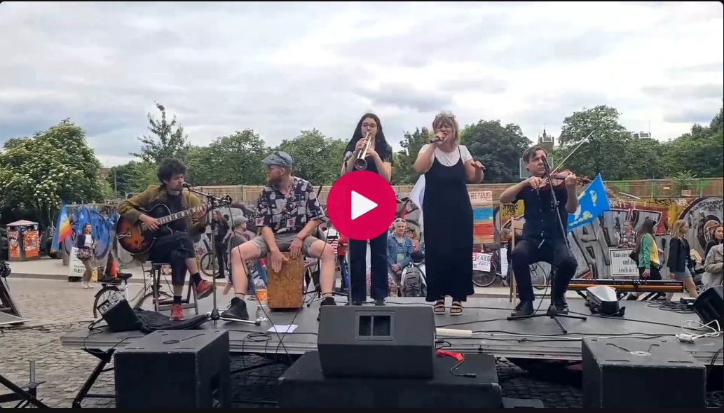Pri_vater's tweet photo. 30.05.2026 - Friedensfest im Mauerpark - Berlin

Odysee https://t.co/DfpAutM1oU | Rumble (https://t.co/YlgaONIqGt) | BitChute (https://t.co/jGSxxgg6gd) https://t.co/dguOdzukYj