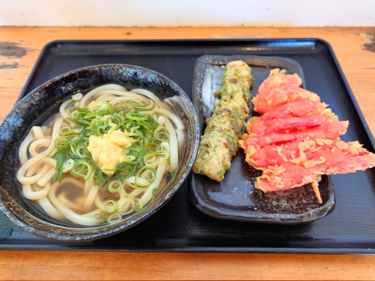 teraohitoshi's tweet photo. 『讃岐うどん とんがらし （大阪府堺市南区内のうどん屋さん）』
かけうどん（中）、ちくわの天ぷら、紅しょうがの天ぷら等をいただきました。
とても美味しかったです。
ご馳走様でした！
探偵のランチタイムでした。
#讃岐うどん #とんがらし #探偵 
https://t.co/WaPX5HVLNc https://t.co/PXSCElVQVb
