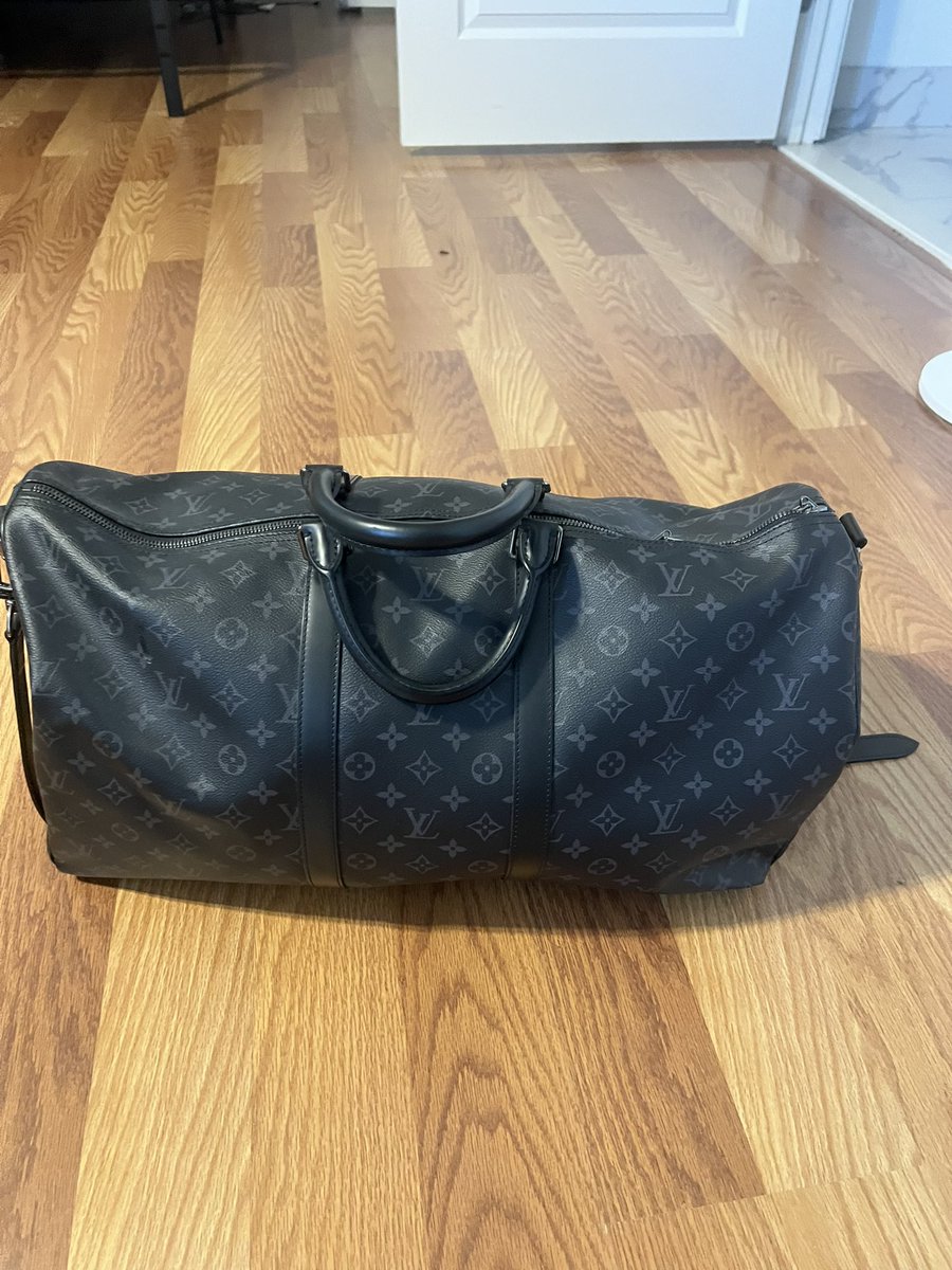 DaimondotC's tweet photo. Selling keeppall 55 brand new w straps and lock.  no og box looking for 1900 @therealtblake https://t.co/IC7IC701iX