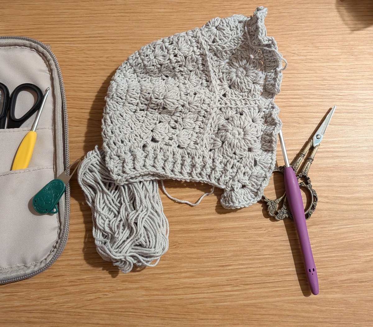 ship06_'s tweet photo. 甥っ子が産まれるのでボンネットとロンパース製作中…🧶 https://t.co/cQImrhO0tP