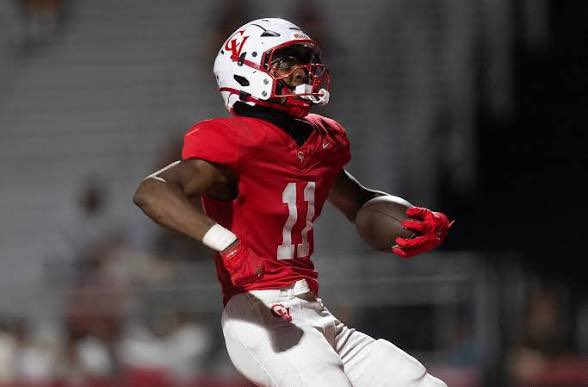 WhiteOutFB's tweet photo. Remember the name @ZaydenSmith27 

Smith just transferred to Bishop Mcdevitt and I expect major production to follow. 6 foot 5 205 pounds plays both sides of the ball. Pass catcher on offense and on defense could be on the edge soon as he keeps growing. Need him at Penn State 🦁 https://t.co/7ZUlC6zo3V