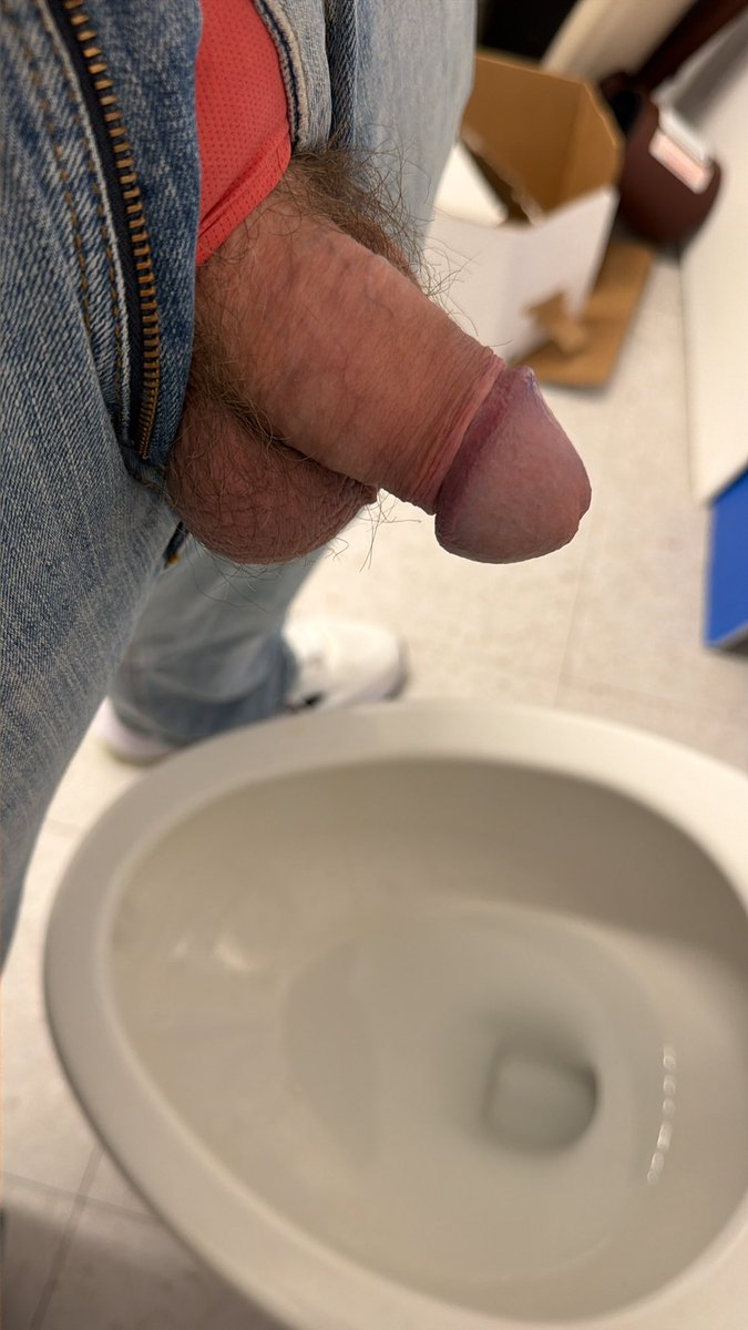 86Jaymey's tweet photo. Bored and getting a semi at work https://t.co/q7Mz5w7D0g