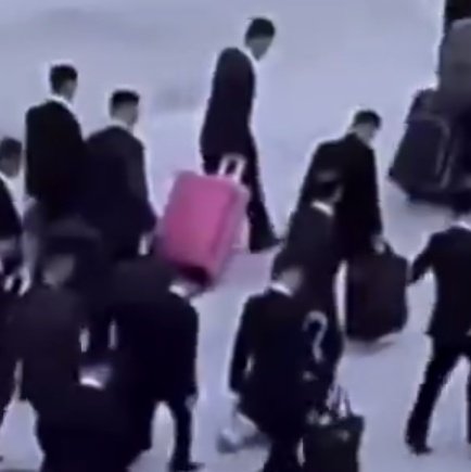 DeeDrie89's tweet photo. @RWApodcast This king with a hot pink suitcase tho https://t.co/9nb3CtMEEV