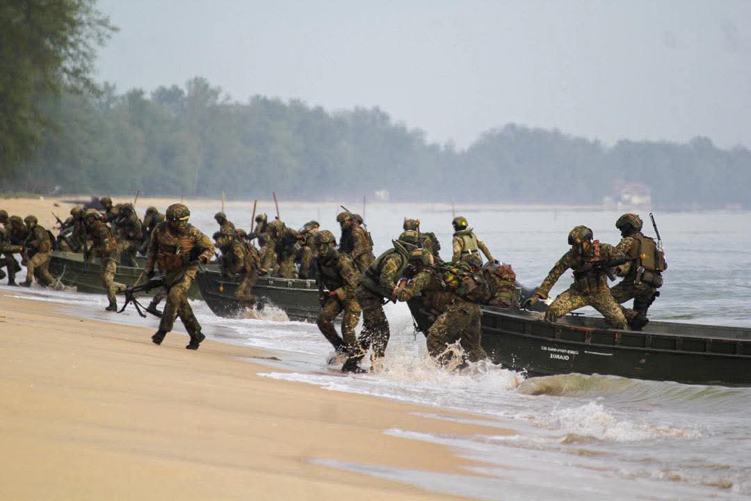 GardaAramis's tweet photo. Will there ever be Malaysian Army's Royal Marine Corps (Kor Marine Diraja - KMD)?

Nobody ever thought Malaysia wud hav its own Coast Guard in the form of MMEA, hence why shud we stopped dreaming of having our own Marine Corps? https://t.co/vbwZPPIMHL