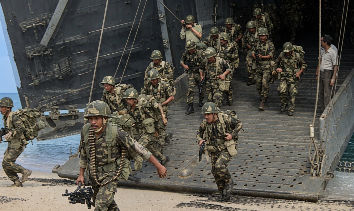 GardaAramis's tweet photo. Will there ever be Malaysian Army's Royal Marine Corps (Kor Marine Diraja - KMD)?

Nobody ever thought Malaysia wud hav its own Coast Guard in the form of MMEA, hence why shud we stopped dreaming of having our own Marine Corps? https://t.co/vbwZPPIMHL