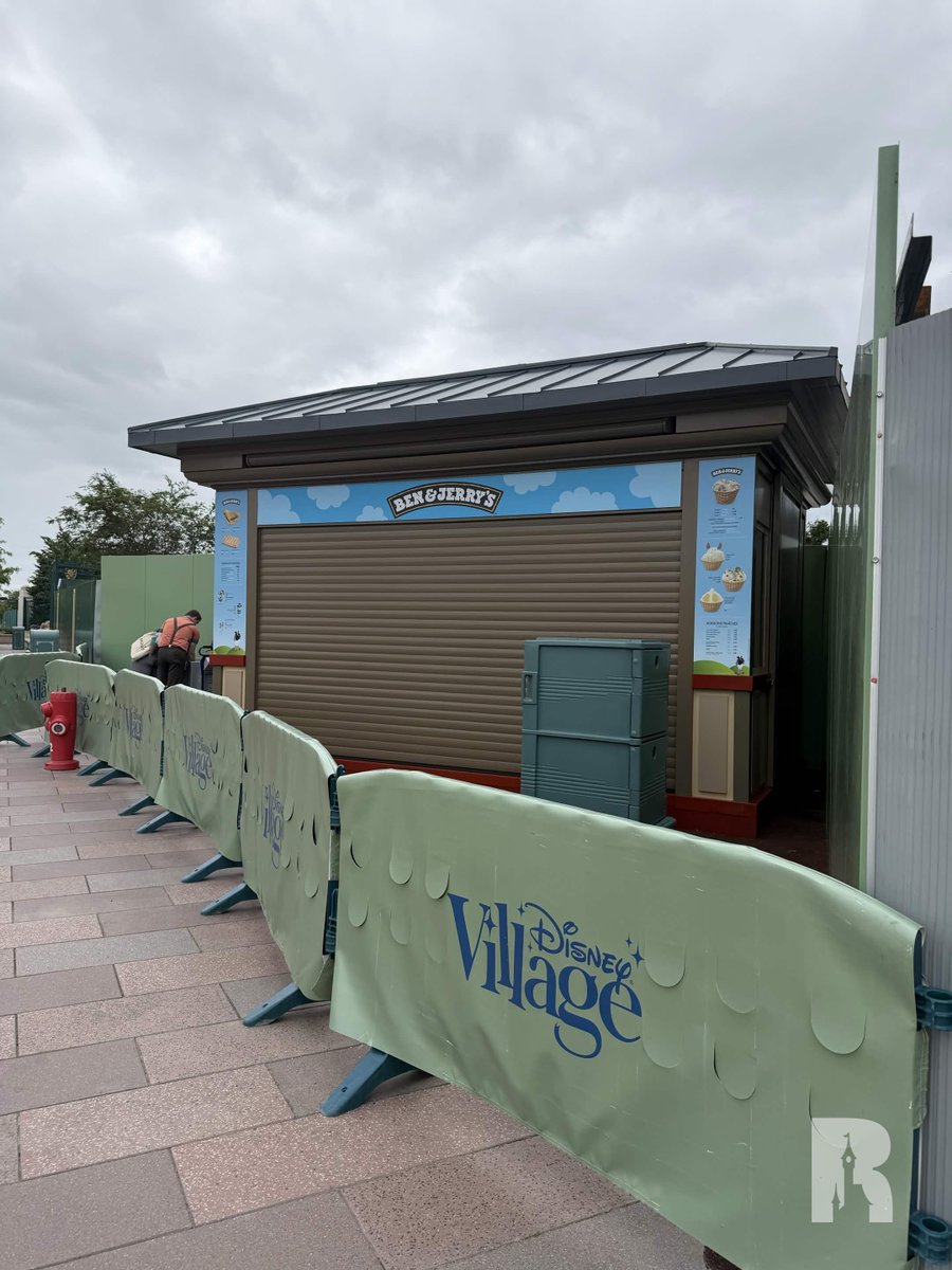 DLPReport's tweet photo. 🍦 In the Resort Hub, the Lake Disney Ben &amp; Jerry’s ice cream kiosk has popped back up across from the main security gates: https://t.co/DMruY8Y95y