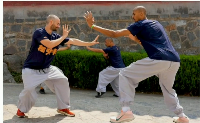 SeattleGuy4's tweet photo. @WembyAlienEra Get out of here KG, man trained with Shaolin and Hakeem, he ain't scared of no goofy Knicks fans https://t.co/SKEyRuPu4r