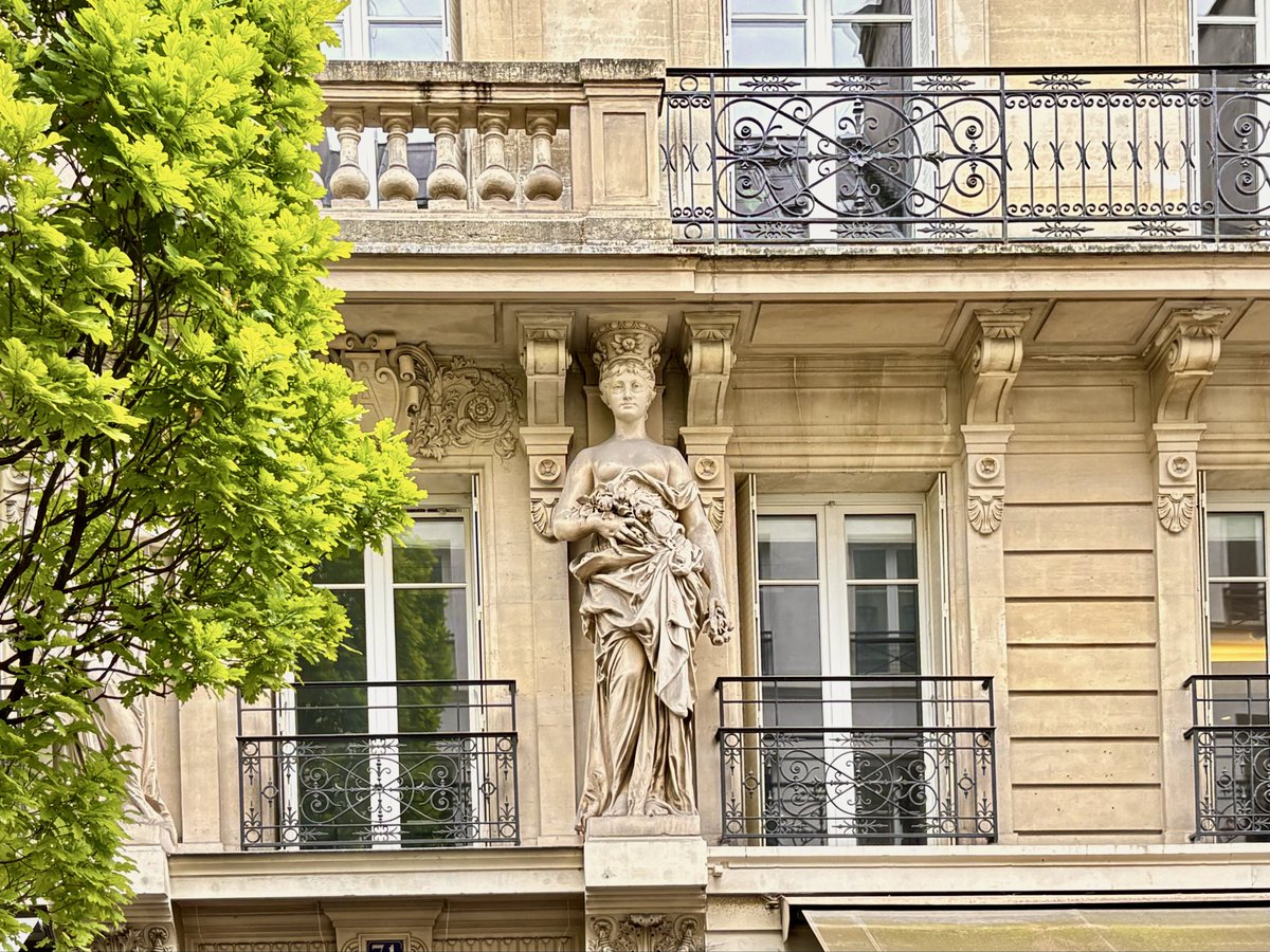 PierreChevillar's tweet photo. 👉 Ces détails raffinés qui témoignent de l’élégance de l’architecture parisienne… À admirer sans retenue ! https://t.co/4FlM2u9N55