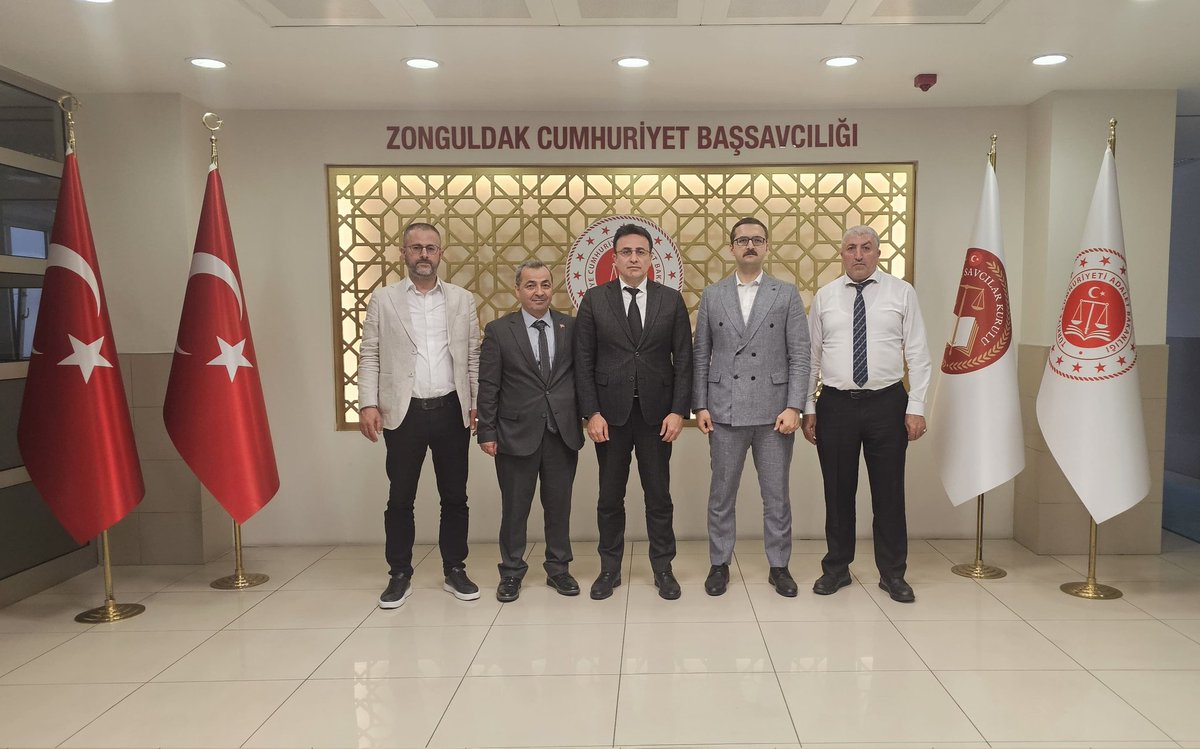 atalay6775's tweet photo. Kdz Ereğli Ardahanlılar yardımlaşma derneği olarak Hemşerimiz sayın savcımız  Hemşerimiz Fatih üstün Beyle birlikte Hemşerimiz Cumhuriyet Başsavcısı Sayın Gökhan  kapağan Beyi Makamında ziyaret ettik Hoş sohbet Misafir Perverliğinden Dolayı kendisine çok teşekkür ederiz. https://t.co/TO8HSINvm9