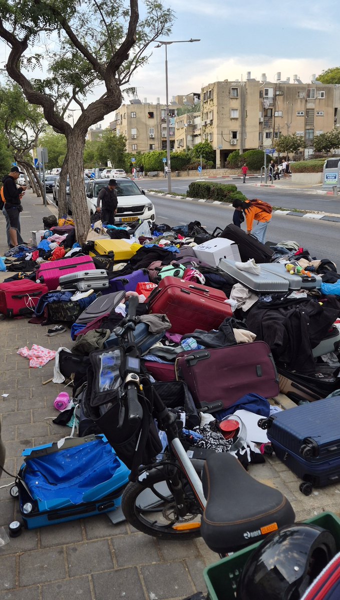 1YoGoHa's tweet photo. עוד יום רגיל בשכונת הפאר שבה אני גר https://t.co/AxcTXWwnbi