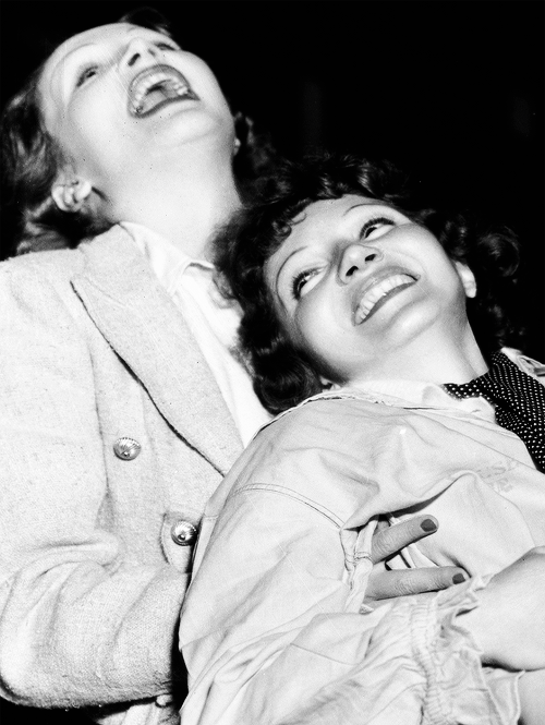 DADiClementi's tweet photo. Happy Pride!
Marlene Dietrich and Claudette Colbert, put the "B" and "L" in LGBTQ, respectively. Famously paramours at one time, Claudette had 2 lavender marriages and spent almost 40 years w/partner, Saks exec, Helen O'Hagan.
[Pictured w/gay gossip columnist Liz Smith] https://t.co/nZqU3AhcI2