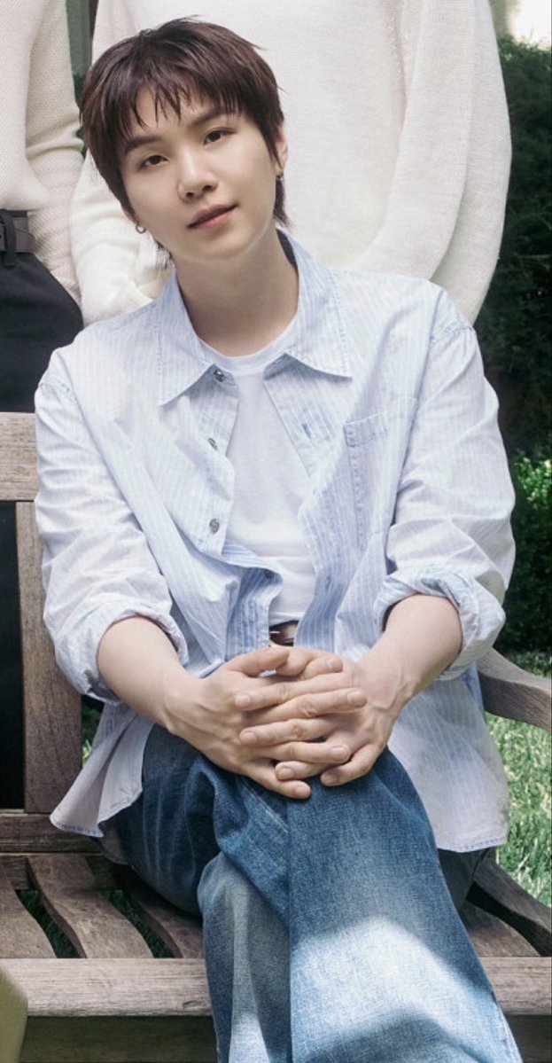 hazehops's tweet photo. what a beautiful red shirt Yoongi is wearing ❤️☺️ https://t.co/pB931R4TCC