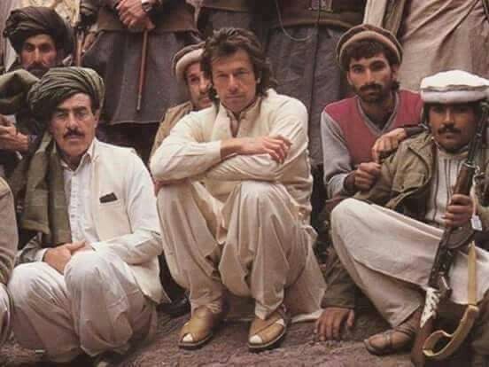 Sony_810's tweet photo. ملک و قوم کے بہترین مفاد کے لیے ذاتی مشکلات اور قربانیاں برداشت کرنے کا کپتان کا حوصلہ آج پاکستان کے کروڑوں نوجوانوں کے لیے امید، ہمت اور جدوجہد کا استعارہ بن چکا ہے۔
​تڑپ پھر اے دل ناداں کہ غیر کہتے ہیں
اخیر کچھ نہ بنی صبر اختیار کیا

@TeamiPians #جی_بی_کا_کپتان_عمران_خان https://t.co/uoHgvXkaXa