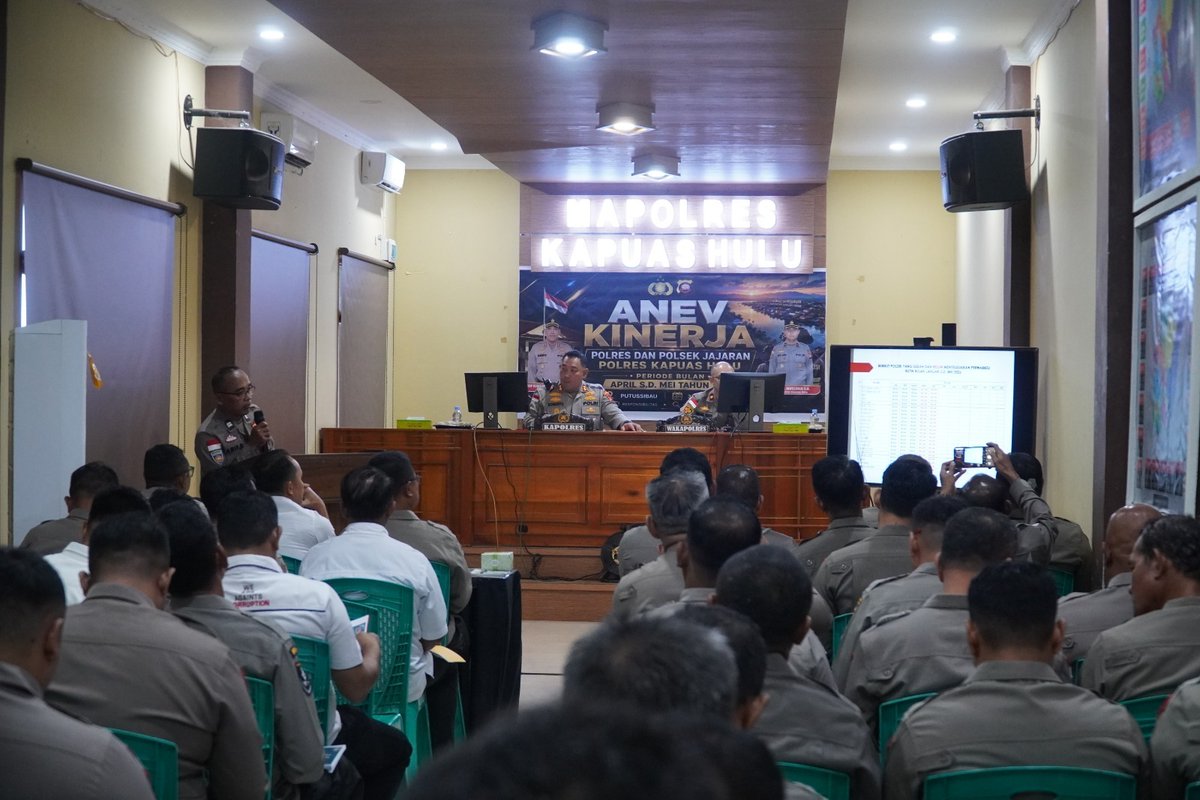 HumasResKH's tweet photo. Kapolres dan Wakapolres Kapuas Hulu Pimpin Anev Kinerja Jajaran Polres dan Polsek
https://t.co/WVsXFMZ1nr https://t.co/0yJBZiJdUX