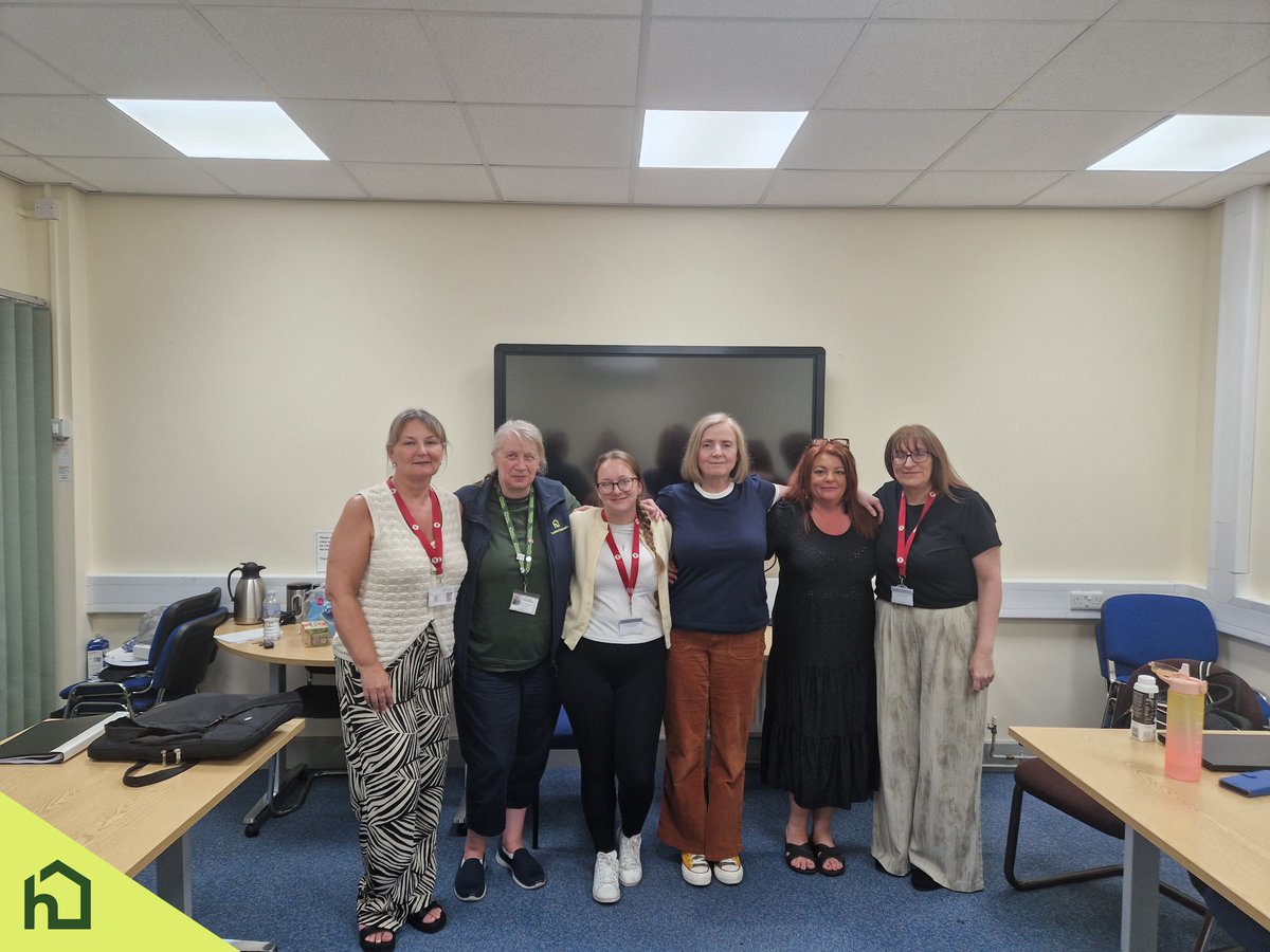 HomeInstead_WLC's tweet photo. Recently, we delivered #DementiaAwareness Training at @Westlancsbc and visited the Dementia Café in Ormskirk, where @Everton legends Ian Snodin and Darren Griffiths brought plenty of smiles and great conversation 💚🤝 https://t.co/sr3lcreSgO