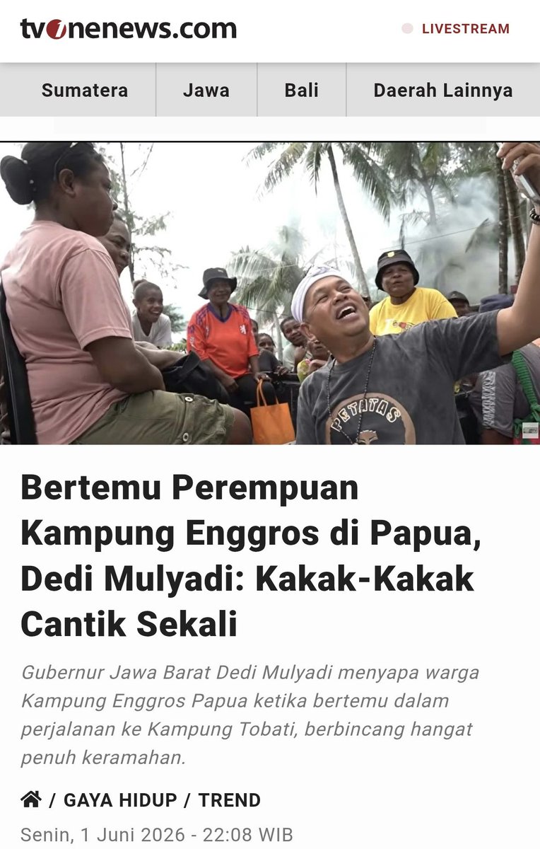 MiskinTV_'s tweet photo. Gubernur Jabar kok Blusukan ke Papua????

Beredar foto saat KDM kelelahan hingga tertidur pulas di lantai kayu di sebuah rumah milik warga du wilayah Taboti, Papua. 

Awalnya agak janggal, kenapa Gubernur Jawa Barat blusukan sampai ke tanah Papua. 

Setelah bertanya pada AI ternyata jawabnya adalah, beliau sedang diundang sebagai pembicara di sebuah konferensi di Papua.

Tapi patut kita akui kalo tim komunikasi beliau cukup andal dan jeli.

Kalo gw pribadi sih udah agak trauma dengan pencitraan model begini. Mengingatkan kita pada sosok yang itu....wkwkkwk 🙏