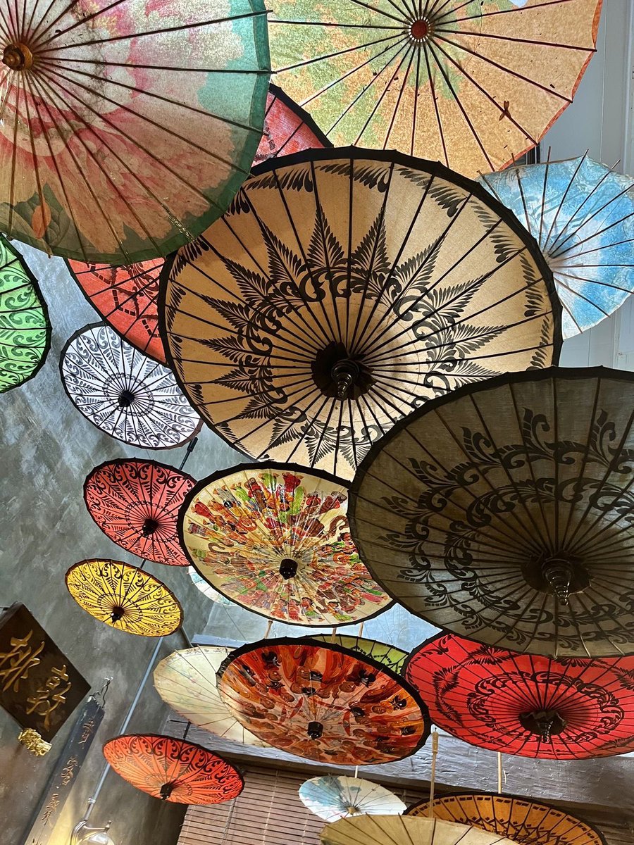 petalesblancs's tweet photo. beautiful japanese umbrella rooftop restaurant ☂️ https://t.co/BCPc766nd6
