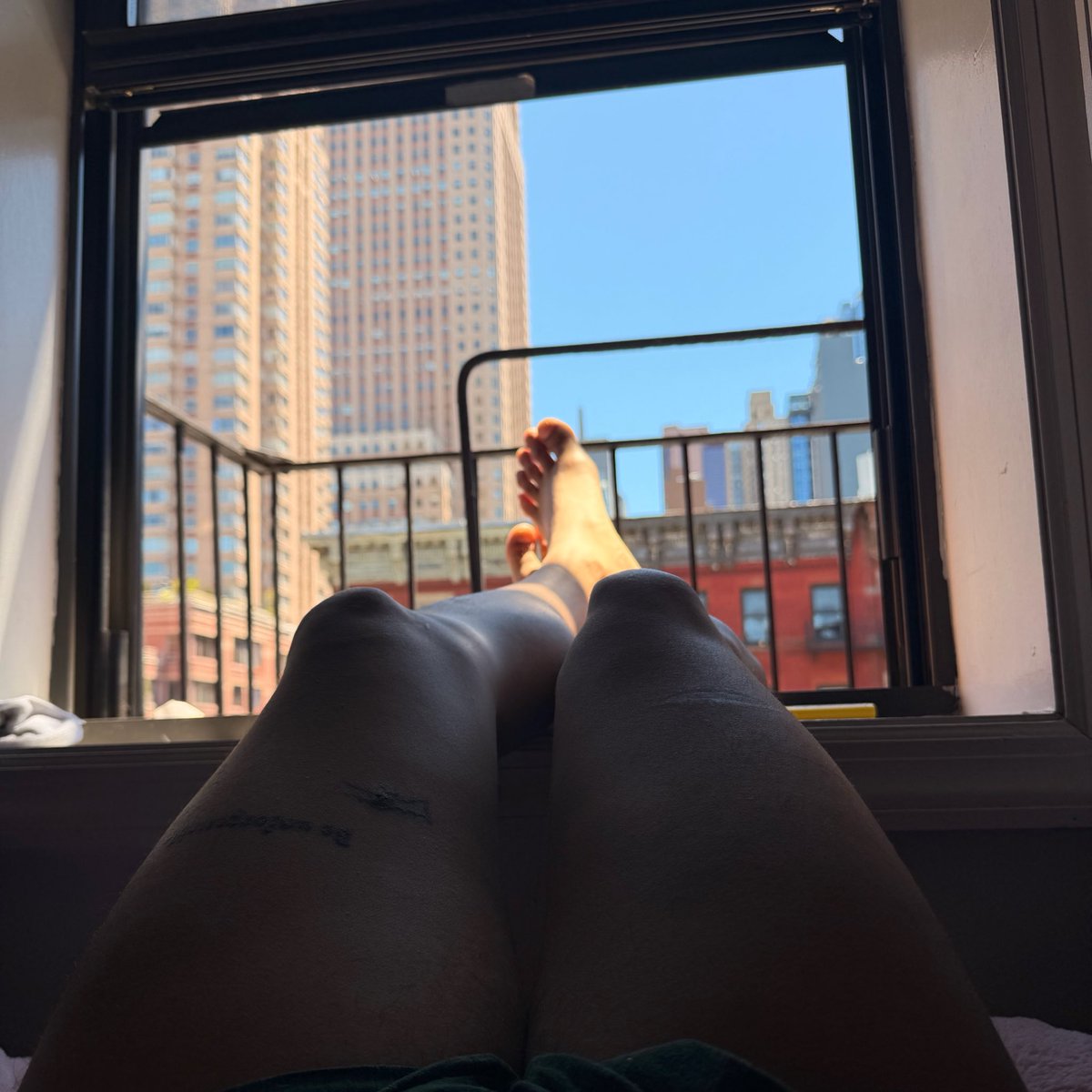 stasisucks's tweet photo. Piggies gettin sum sun https://t.co/BMLJYkVTvR