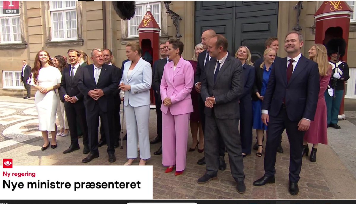 LisaOlsson2's tweet photo. Så skal #dkpol igen betale til en gruppe sugerør, der ikke aner hvad de laver, og hvem tror i øvrigt på løfter, der først kan indfries langt ude i fremtiden eller måske ikke.
Man bliver så træt. https://t.co/OP0B5EVllw