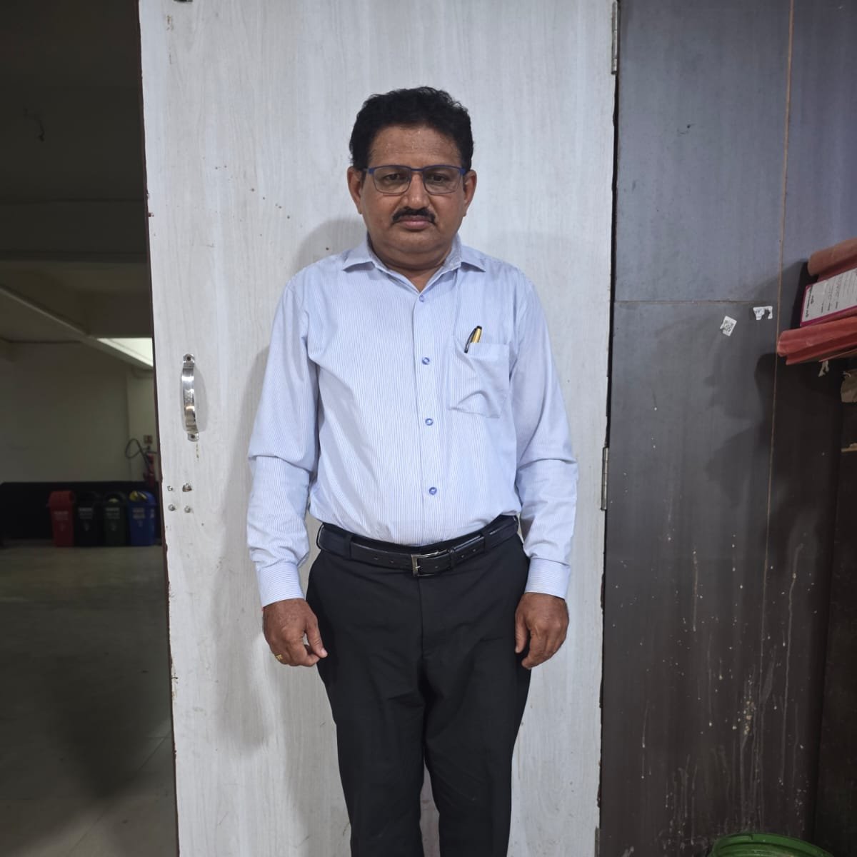ACBGujarat's tweet photo. ઉધના ઝોન સુરત મહાનગરપાલિકા, સુરત શહેર ખાતે ફરજ બજાવતા આસિસ્ટન્ટ ઇજનેર, વર્ગ-૨, જીજ્ઞેશભાઇ નટવરલાલ મોદી રૂ. ૪૫,૦૦૦/- ની લાંચ લેતા ઝડપાયા.

ફરીયાદીના બિલના નાણાં મંજૂર કરવાની કાર્યવાહી કરવાના અવેજ પેટે માંગી હતી લાંચ.
@sanghaviharsh @PIYUSH_270871 @DeepakMeghani @InfoGujarat https://t.co/DB3NdGH9bM