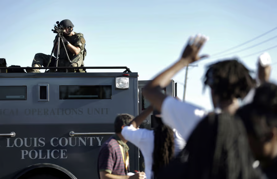 dcfairbank's tweet photo. How to End Militarized Policing (2014) https://t.co/k1mNuKdr6w @avitale @thenation #MichaelBrown #Ferguson #DefundThePolice #DemilitarizeThePolice #EndThe1033Program #AbolishThePolice https://t.co/GCRjjpFqVa