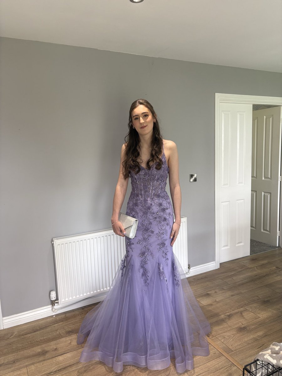 LeighWalker5's tweet photo. Our beautiful girl is prom ready, and surprisingly for us it all came together pretty smoothly.

I hope they all have the most fabulous night making lasting memories ❤️❤️ xx https://t.co/k89GQ0SW05