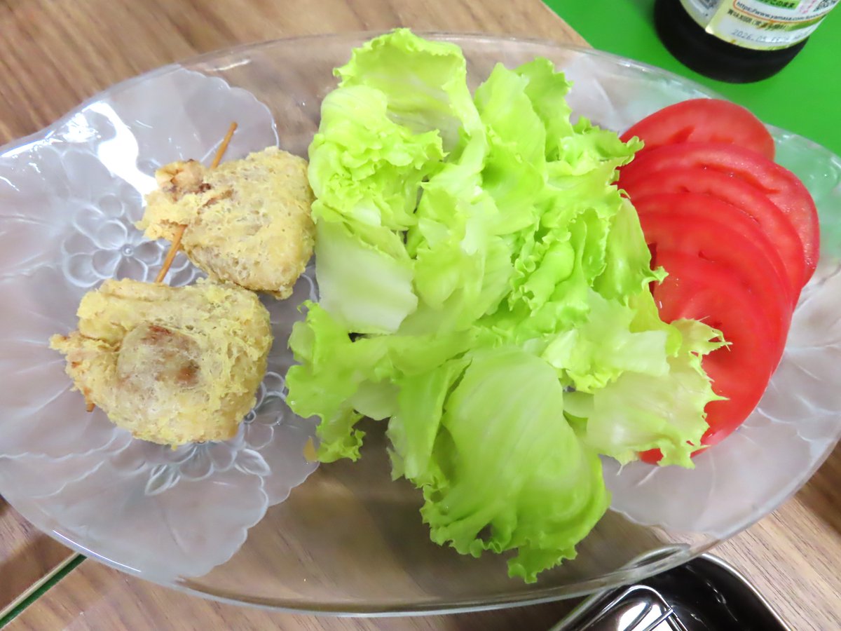 h_namida's tweet photo. 2026年6月のおうち飯
並べちゃおう！

2026.06.01

刺身
ウスバハギ　カツオ

信田揚げ
納豆　チーズ
レタス　トマト

春巻き

#Twitter家庭料理部
#お腹ペコリン部
#でなー https://t.co/5QP9xfaRCz