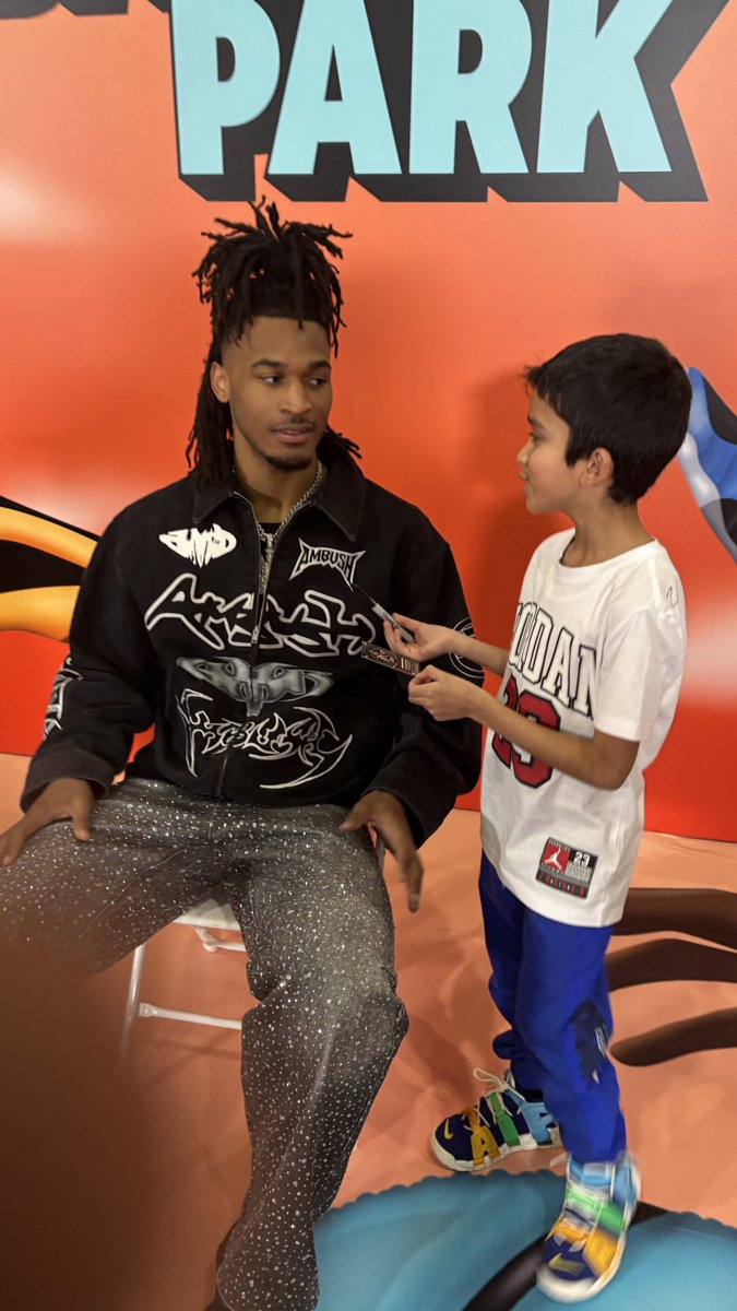 Soeasy04's tweet photo. Good luck  @StephonCastle and @wemby on your NBA Finals journey 🏀🏆 Met Stephon at NBA All-Star Weekend in SF via @DoorDash. Amazing seeing his rise.

Wishing @wemby @spurs @StephonCastle success 🔥 @DoorDash would love to experience the Finals with my son too 👀🎟️ #NBAFinals https://t.co/tB5D06PBlW