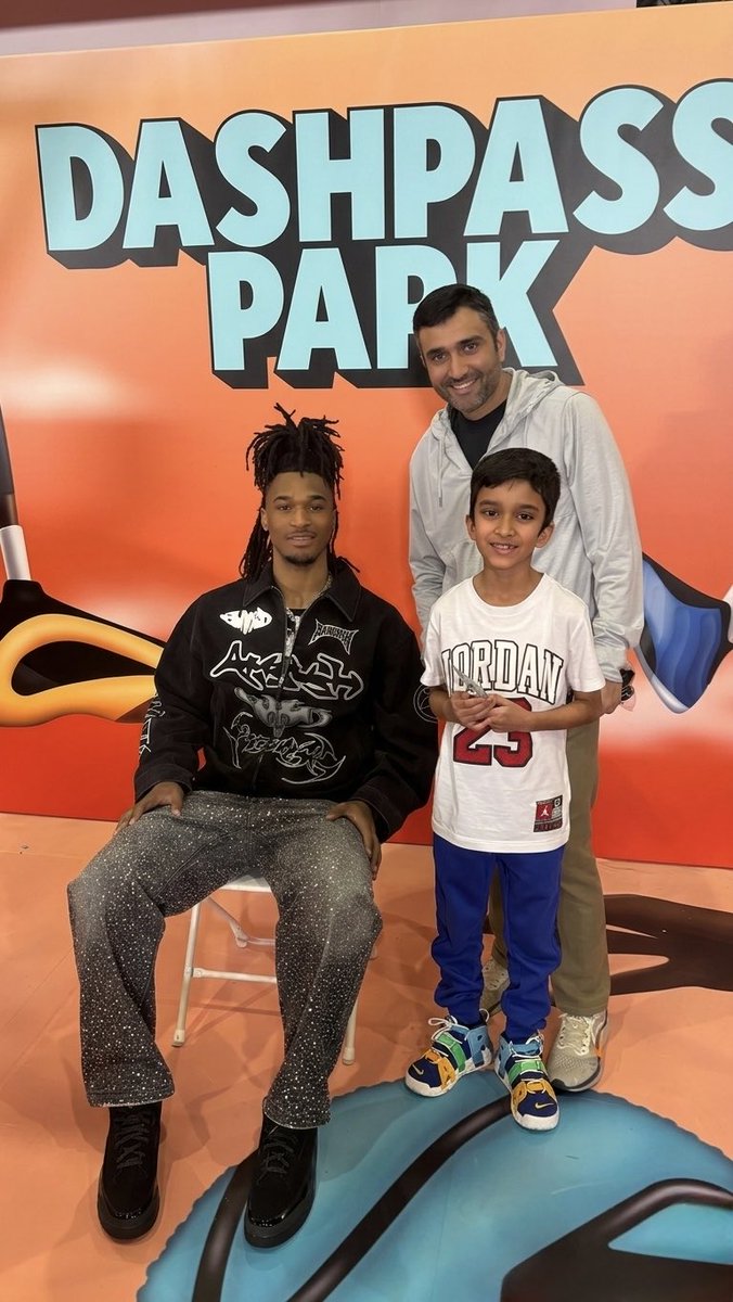 Soeasy04's tweet photo. Good luck  @StephonCastle and @wemby on your NBA Finals journey 🏀🏆 Met Stephon at NBA All-Star Weekend in SF via @DoorDash. Amazing seeing his rise.

Wishing @wemby @spurs @StephonCastle success 🔥 @DoorDash would love to experience the Finals with my son too 👀🎟️ #NBAFinals https://t.co/tB5D06PBlW