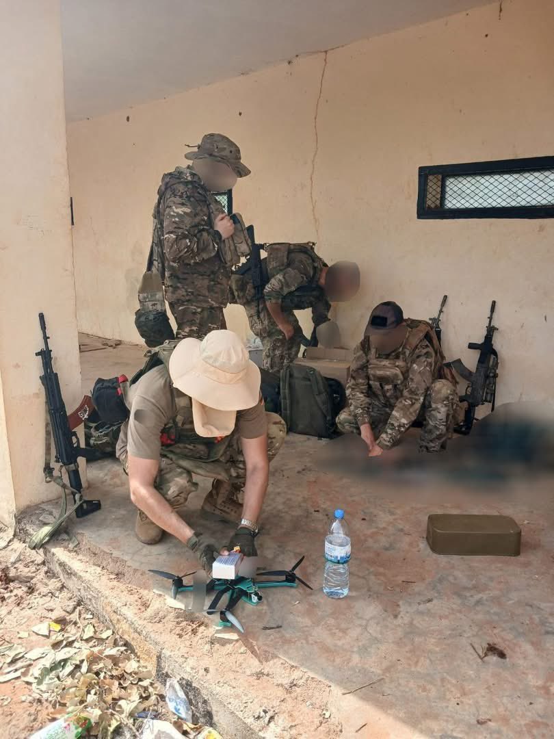 MaliTransition's tweet photo. 🚨🇲🇱🇷🇺Préparation d'une équipe de drones FPV pour l'élimination de terroristes sur le territoire de la République du Mali.

AFRICA CORPS https://t.co/FGZq8k3XYh