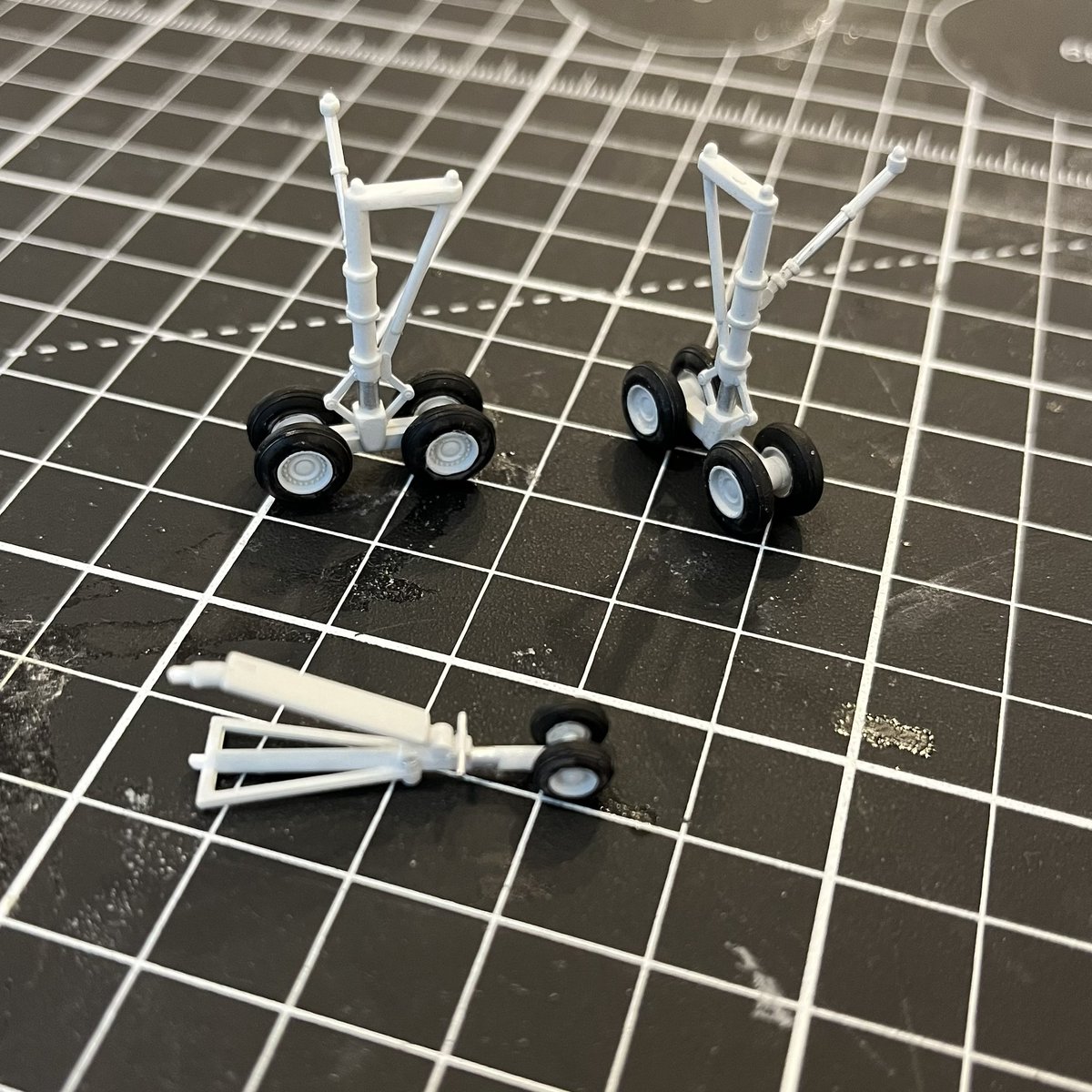 PaterPracticus's tweet photo. I don’t think there will be many mistaking what this undercarriage belongs to. #JustForFunScaleModels #JFFLetterB https://t.co/3rtJ61p9fF