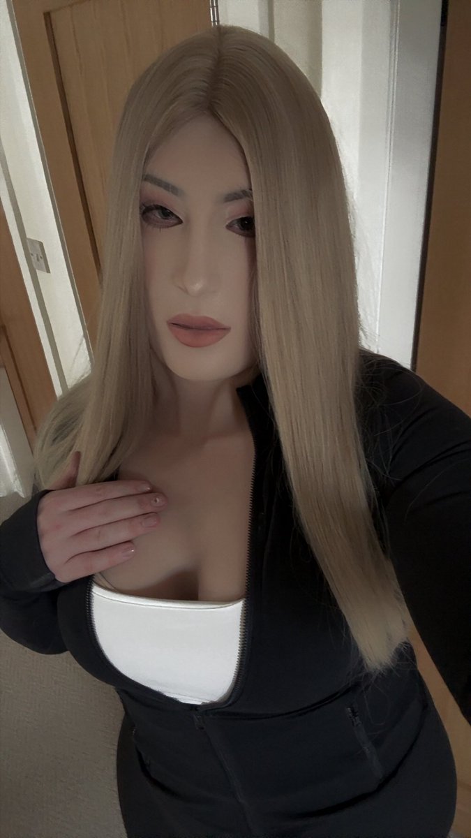 ZoeySmith2001's tweet photo. Haiiiiiii, Did you miss me? 
#femalemask #femalemasking #femalemasker https://t.co/SFNAEL48p3