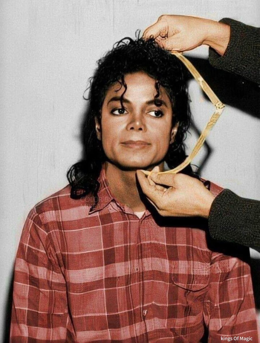 mikechosis's tweet photo. michael talking about how hard dating was for him, his loneliness and how girls wanted to ‘rescue’ him in his 1988 autobiography moonwalk

“the things i share with millions of people aren’t the sort of things you share with one.” https://t.co/Vo8xwP8Bva