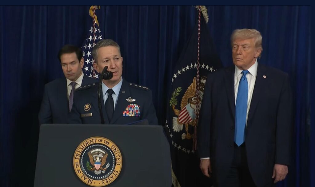 OrlvndoA's tweet photo. Justo el día en que se cumplen cinco meses de la Operación Absolute Resolve que significó la captura de Maduro y la toma del control de Venezuela, el general Dan Caine, encargado de velar por todas las fuerzas militares de Estados Unidos y de supervisar la operación, visita Caracas.

Cinco meses después, Caine viaja a Venezuela a ver con sus propios ojos el éxito de su operación.

Y, lo que es mejor, los funcionarios del régimen que hasta el 3 de enero estaban subordinados a Maduro, lo recibieron con todo el respeto y los honores correspondientes.