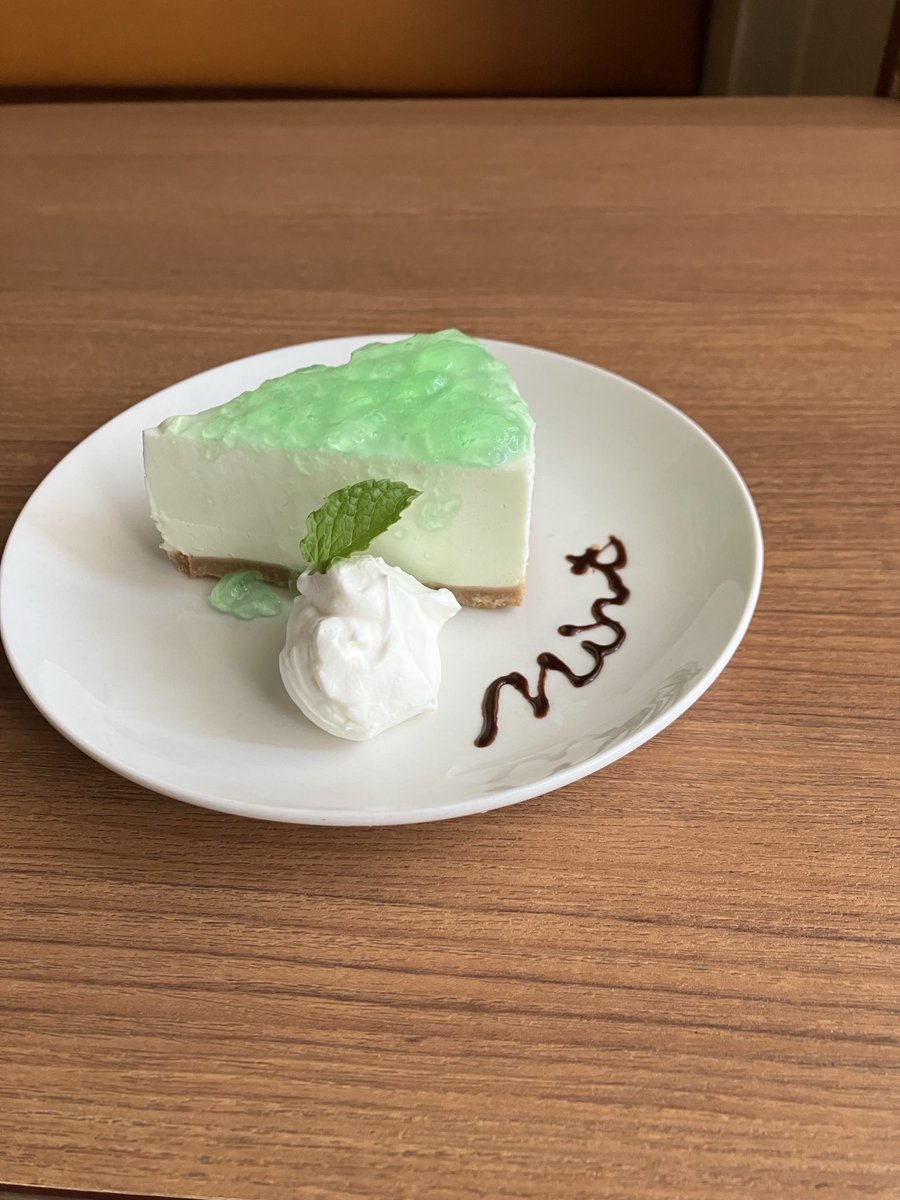 DelicafeK's tweet photo. 本日４日木曜日…11:30からデリオープンです。
新メニューの『ミントチーズケーキ』涼しげでこれからの季節にぴったり！
暑くてもケーキ食べたいですもんね、お待ちしています🙌 https://t.co/G9k3apZRSL