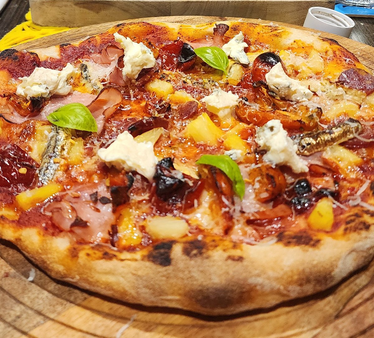 kolokithiakia's tweet photo. @deniz3887 Whipped up some home made pizza. Doesn't look as good as you, but very tasty. https://t.co/Y9Qc1qo4Zc