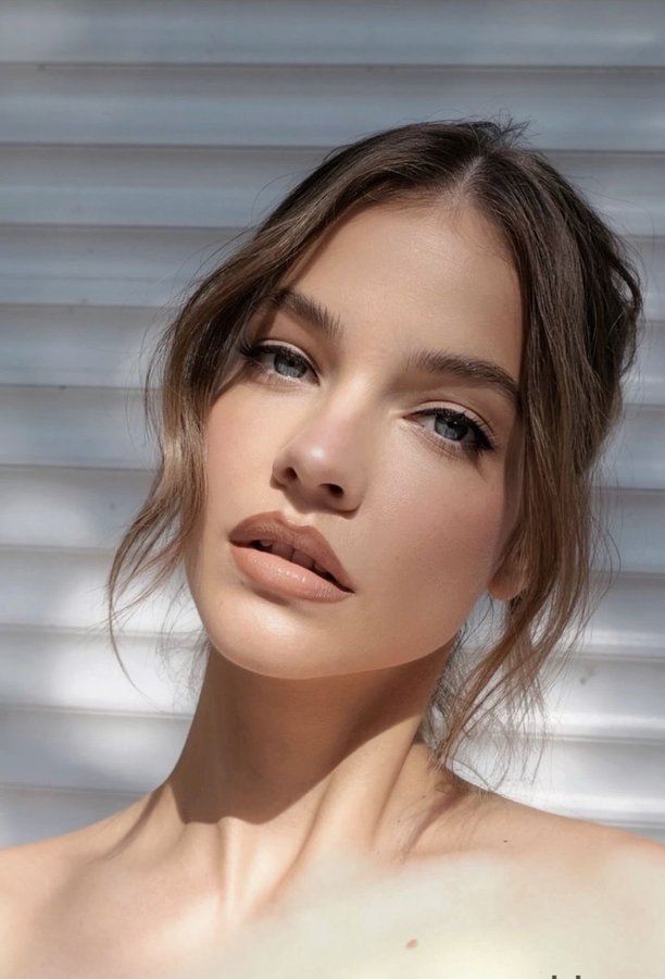 PalvinNewsBR's tweet photo. Barbara Palvin with blue eyes https://t.co/vnZIyQgJVC