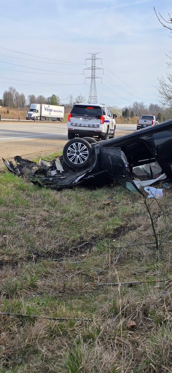 remadlibs's tweet photo. PLEASE RETWEET. ANYTHING HELPS.

*if u have nothing nice to say or are just gonna hate scroll & soft block me.*

—

as yall know i got into an awful accident on may 11th that totaled my car. (the accident was not my fault, someone came into my lane hit me and knocked me into a tree which fell and broke my back windshield). my car was my only form of transportation. 

i’m unable to work due to certain disabilities and yes i have tried applying to remote jobs. they get filled up quickly or there’s just never any available.

a month prior, my fiancé was also in a bad accident on the interstate where he flipped and totaled his car. DUE TO AN UNKNOWN MEDICAL CONDITION. he is supposed to get tested for narcolepsy and sleep apnea but insurance isn’t covering it and we have to pay 4k out of pocket.

which is unobtainable because he is out of work rn and unemployment is denying his claim.

we’ve been staying afloat due to help from donations or someone being generous enough to get groceries delivered to us.

if u can or would like to help u can send anything here:

cashapp: $amlanda
venmo: angillustrates
paypal: angiiemae

zelle available if u dm.

thank you so much, even if u just rt. ♡ 

—

the collage below is my vehicle after the accident, the last photo in the collage on the right is the guys vehicle. he had little to no damage (somehow) other than losing his tire.

the last two solo pics are my fiancés car after he flipped on the interstate.