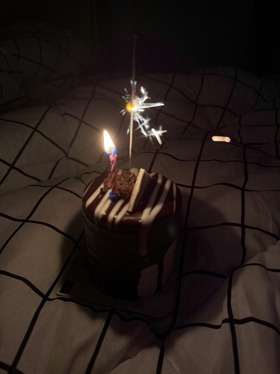 MARSEL_37's tweet photo. It’s my birthday 

عام جديد أستودعك فيه أحلامي ودعواتي وكل ما في قلبي، فاجعله عامًا مليئًا بالخير والإنجازات واللحظات التي تستحق أن تُعاش، الحمد لله دائمًا وأبدًا على نعمة الحياة وعلى فرصة بداية عام جديد https://t.co/LOnRLxcNbk