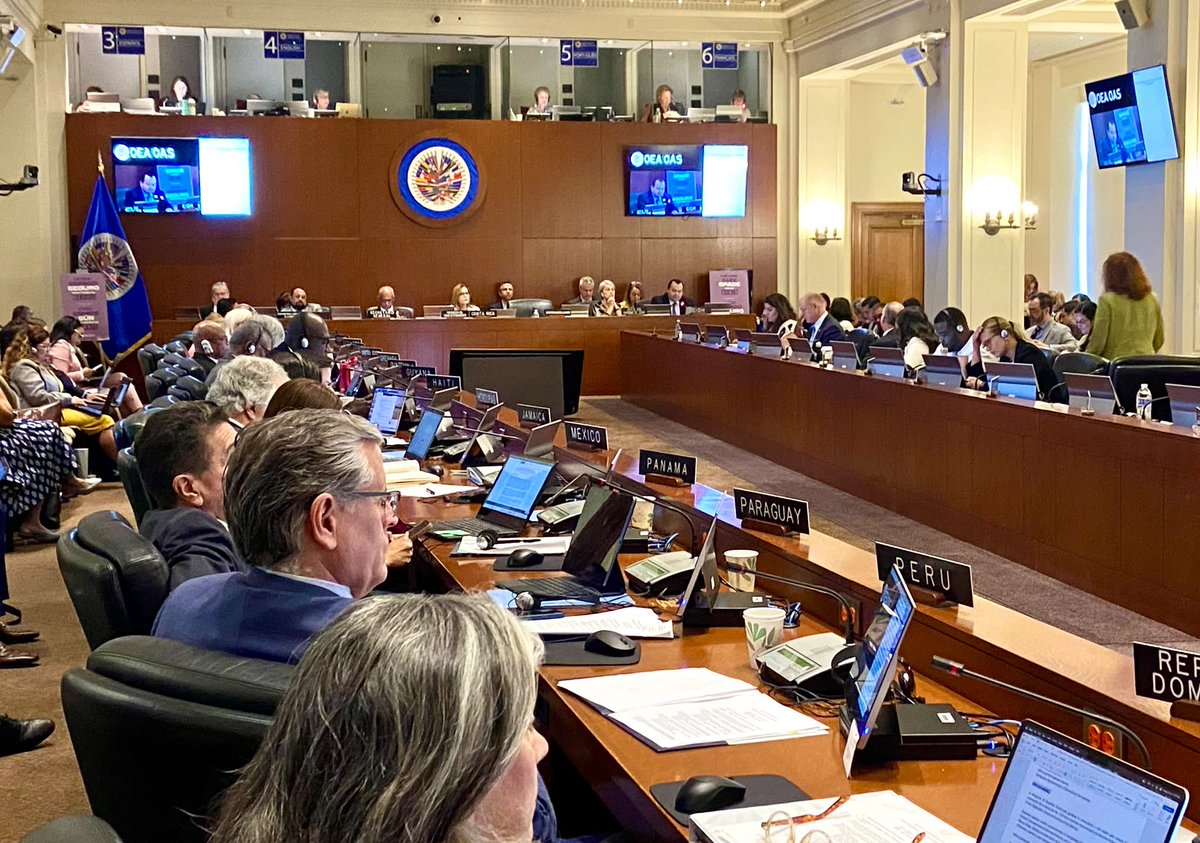 CIDH's tweet photo. El Presidente de la #CIDH @StuardoRalon presentó ante el @CP_OEA la Resolución 1/26 sobre Crimen organizado y #DerechosHumanos. Resaltó que su eje central plantea que la seguridad y los derechos humanos no son contrapuestos; y recordó que la Resolución propone implementar estrategias integrales de prevención, para poblaciones en mayor vulnerabilidad; así como, de protección de testigos y reparación a víctimas, fortalecimiento de la independencia judicial y combate a la impunidad.

La CIDH agradece a la misión permanente de @OEAGuatemala por haber solicitado la presentación de la Resolución ante el Consejo Permanente y las misiones permanentes que se adhirieron: @Brasil_OEA, @CanadaOAS, @MPColombiaOEA, @MisionMexOEA, @PanamaOEA, @RDenOEA y Uruguay.

Discurso 👉 https://t.co/SYuVol4C7L
Resolución👉🔗 https://t.co/P6H1pncG0Q