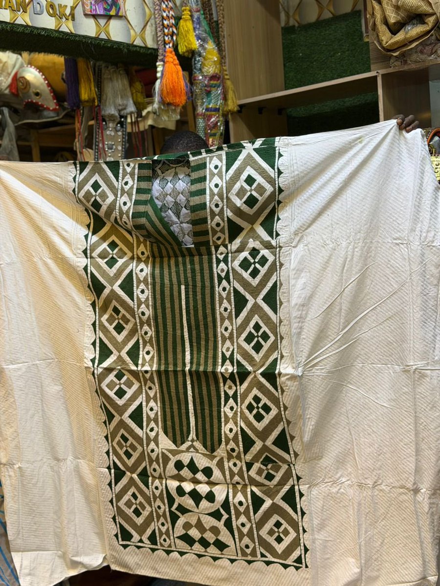 AmeerNaira's tweet photo. 🤩
Azo asai riga ko asaka ko abada kyauta 🤝😅

Going for only 105k naira only https://t.co/Y5M1qyt1r4